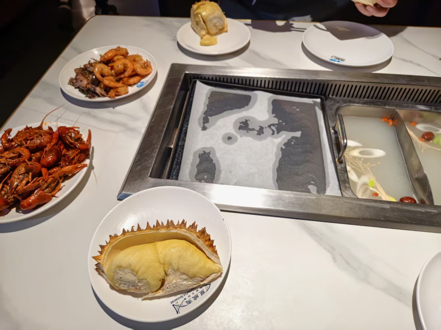 又来了，这次目标明确一点，只吃榴莲，其他的随便吃点 2